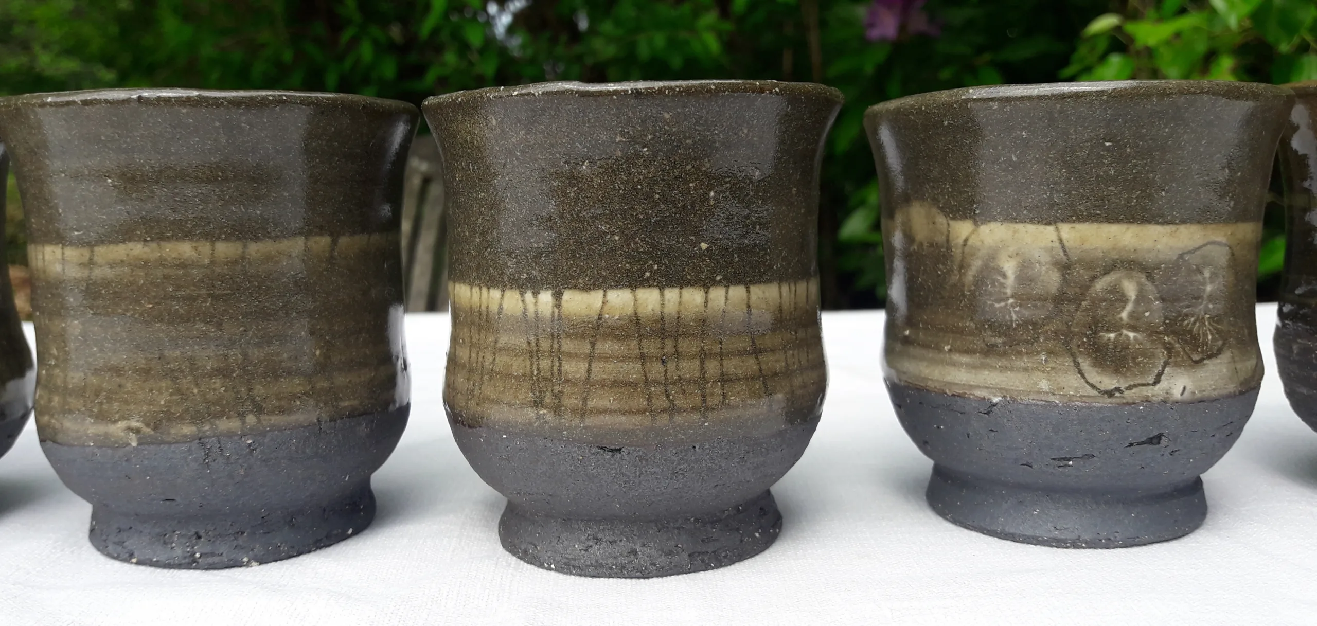 3 tasses grès noir chamotté 3 tasses grès noir chamotté
